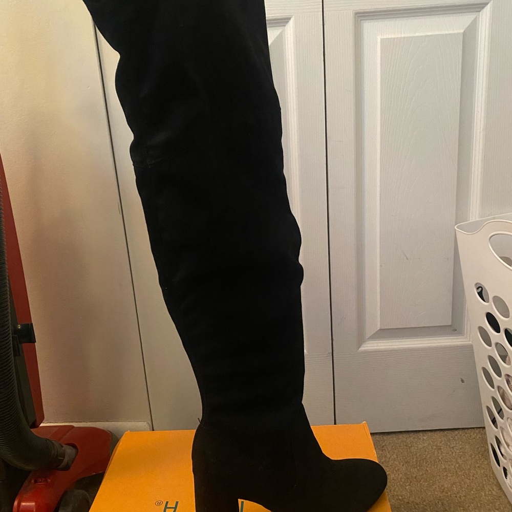 Chic Black Over-the-Knee Boots